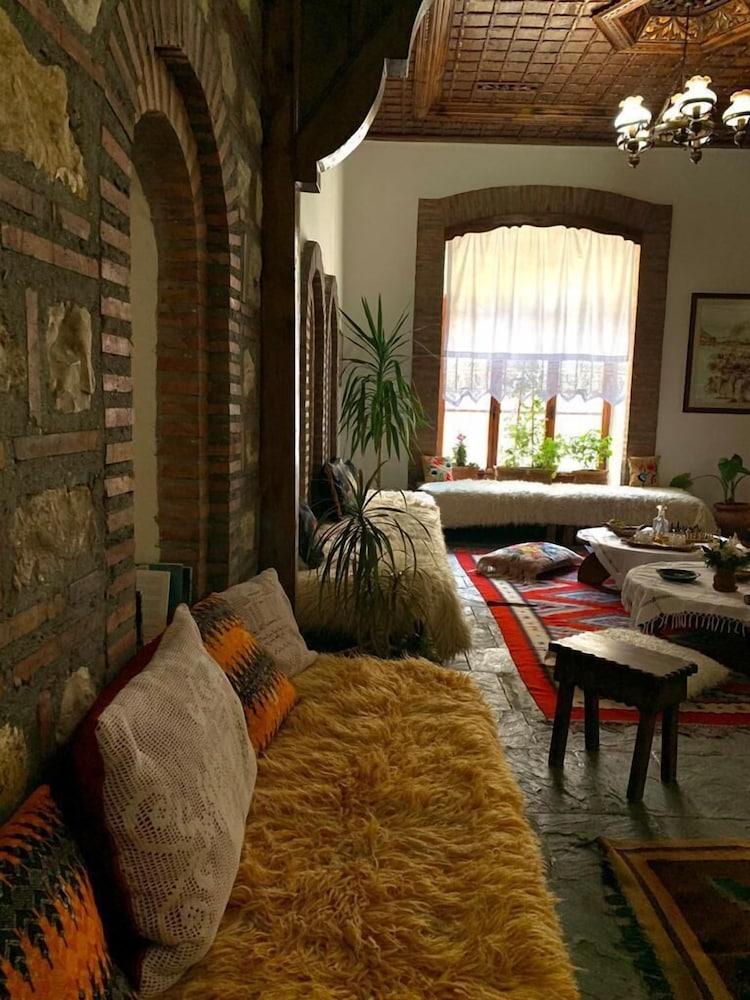 Hotel Berati Экстерьер фото